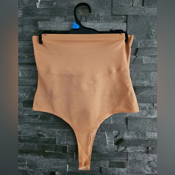 Rachel Rachel Roy Laser Cut Bonded No Show Shaping Thongs With Tummy Support - Picture 3 of 9